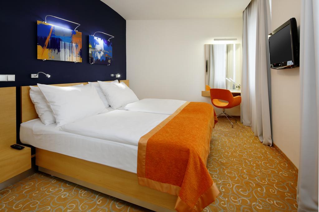 Orea Hotel Atrium Otrokovice Rum bild