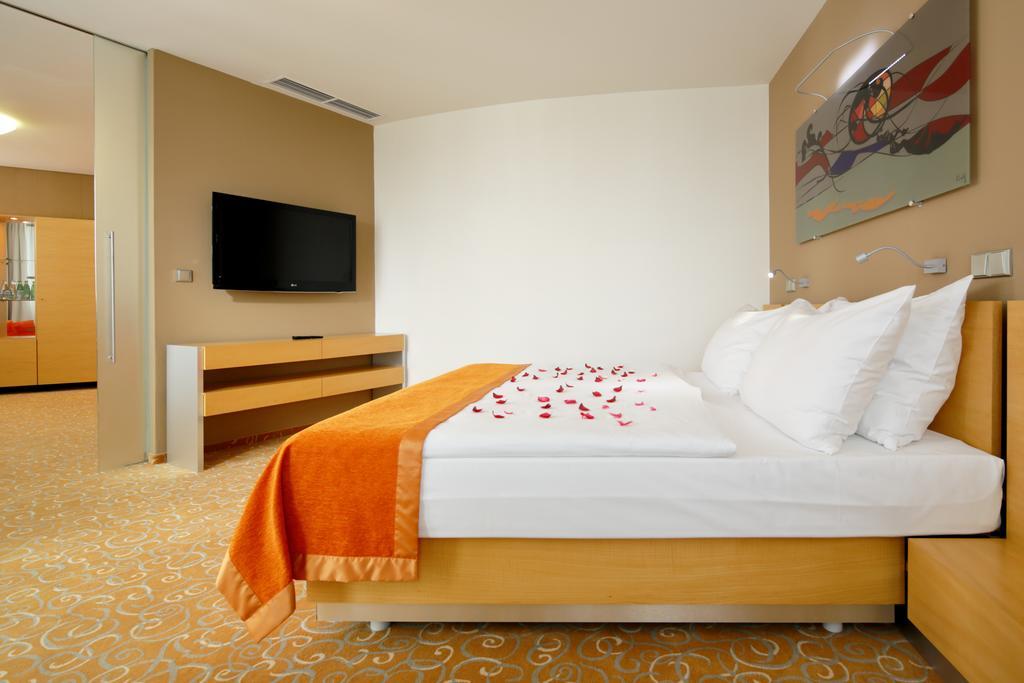 Orea Hotel Atrium Otrokovice Rum bild