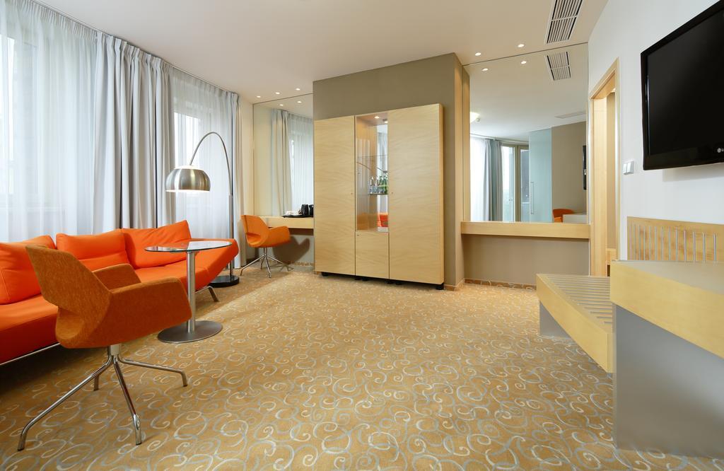 Orea Hotel Atrium Otrokovice Rum bild
