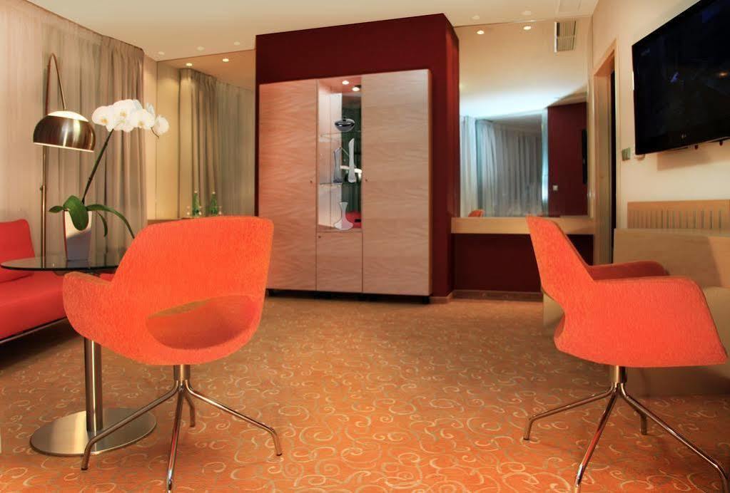 Orea Hotel Atrium Otrokovice Exteriör bild