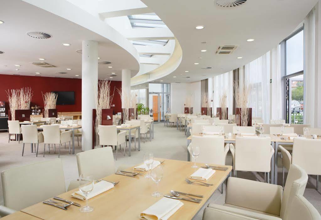 Orea Hotel Atrium Otrokovice Exteriör bild